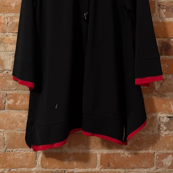 cloak-like button blouse - Picture 2 of 4